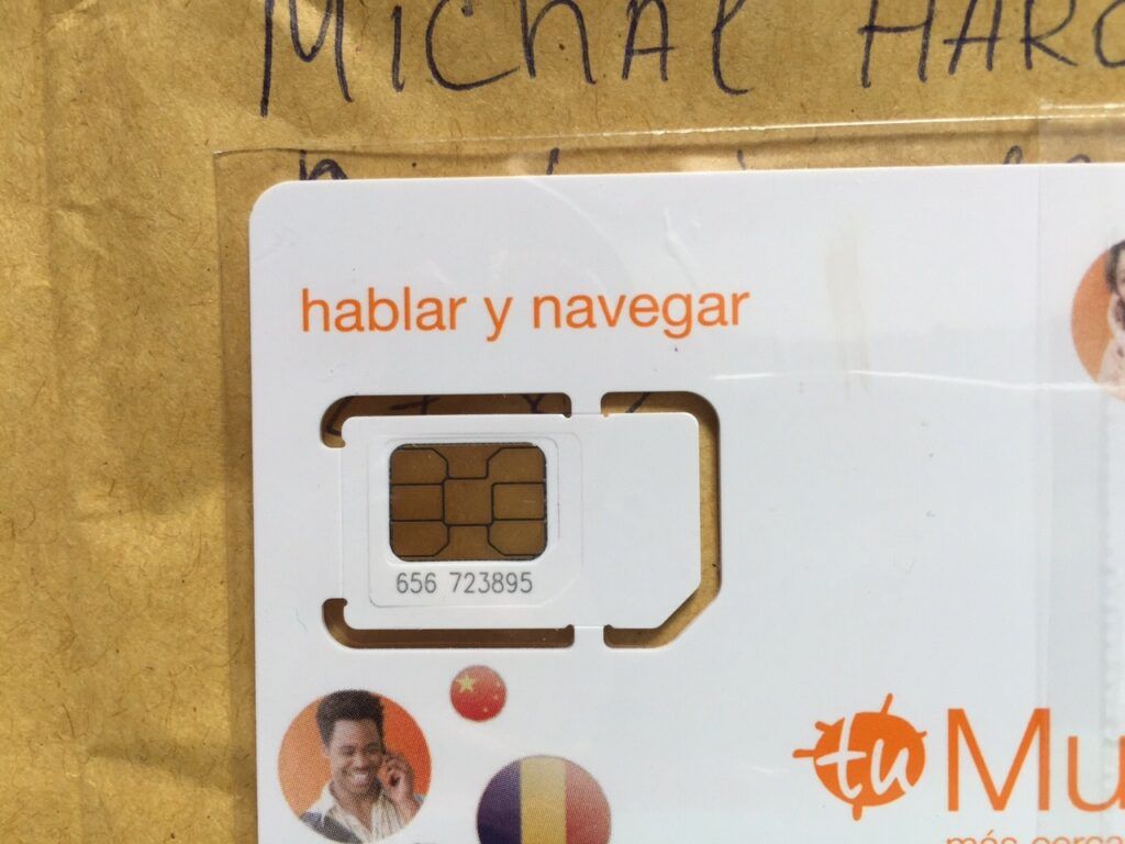 Detail došlé SIMky - možnost vylomit si požadovanou velikost pro Samsung i iPhone telefony