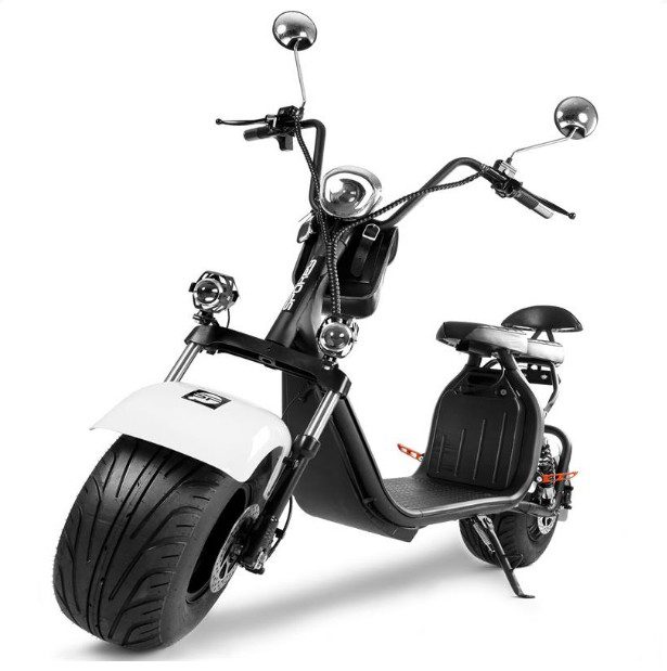  Elektrické koloběžky ve stylu Harley či Chopper mají dojezd až 90 km. 