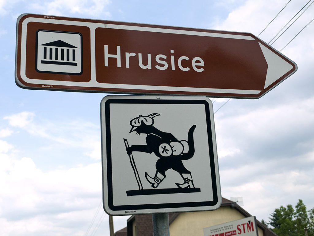 Zábavně naučná cesta kocoura Mikeše se vine krásným prostředím Ladova kraje.