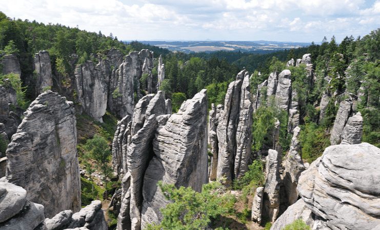  Prachovské skály jsou jedním z nejoblíbenějších turistických cílů Českého ráje.