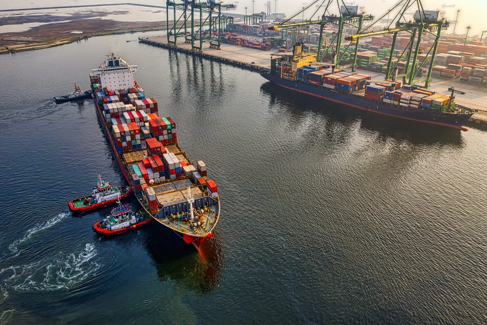 Češi si připlatí za zboží z Číny, lodní doprava stále zdražuje