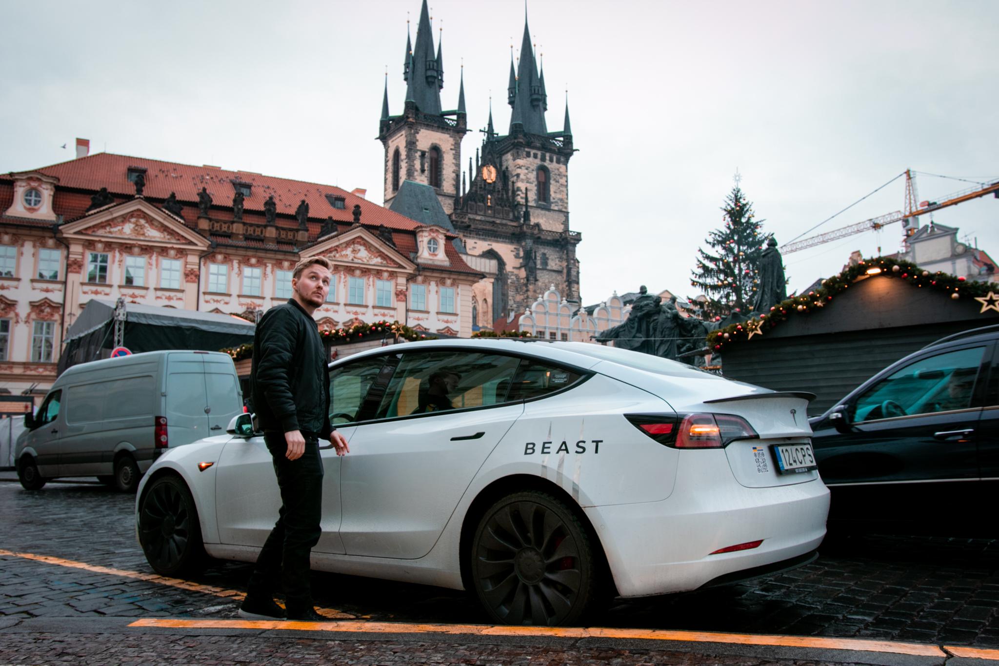 Beast – carsharingová služba půjčuje vozy Tesla