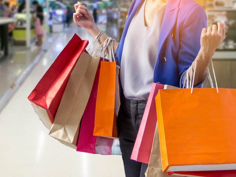 7 tipů, jak ušetřit za nákupy – slevové kódy, výprodeje