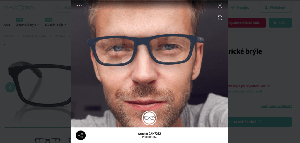 Na e-shopu GrandOptical si lze skrze online kameru či nahranou fotografii vyzkoušet také virtuální brýle.