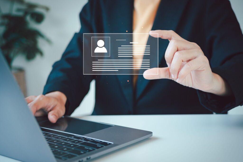 eObčanka nabízí vyšší kontrolu než klasický plastový doklad.