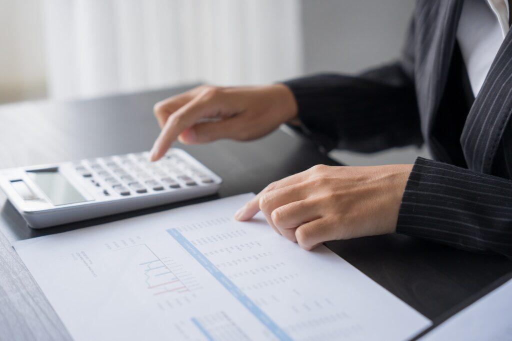 Místo papírového potvrzení od zaměstnavatele poskytovatelé často využívají k posouzení schopnosti splácet výpisy z bankovního účtu.